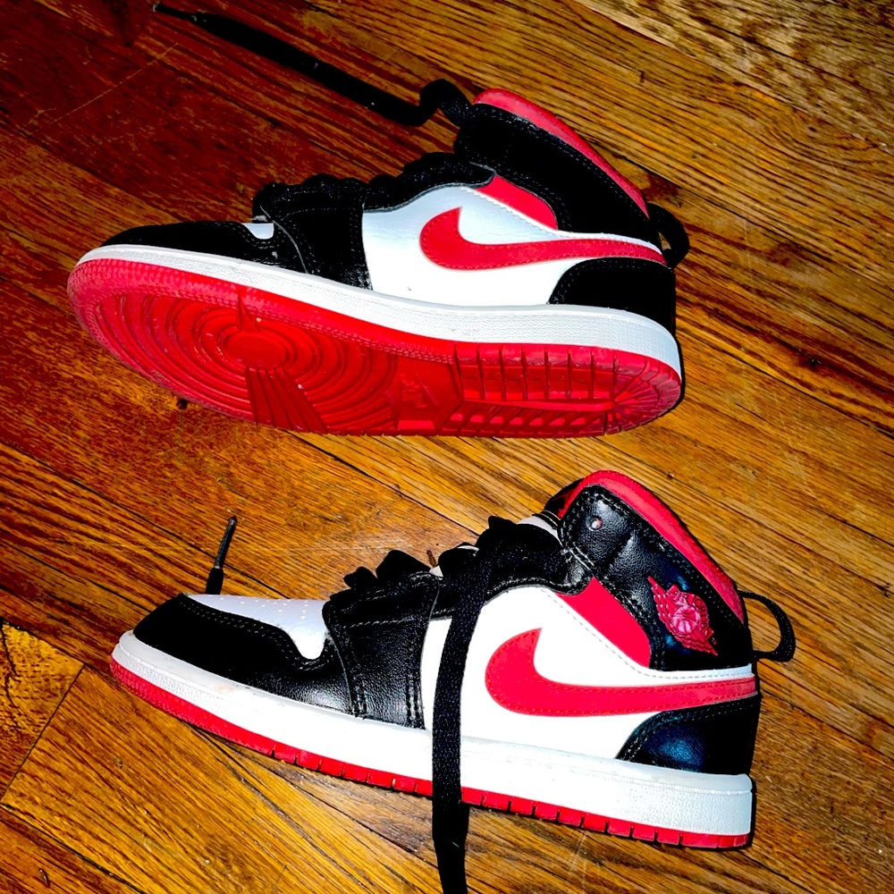 Nike high tops - Jordans - red, black and white